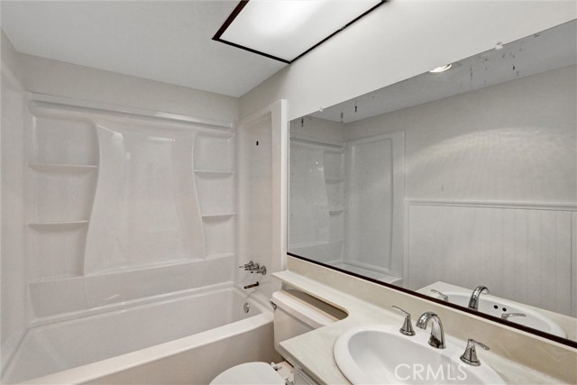905 Powell Court, Costa Mesa CA: https://media.crmls.org/medias/9d281a57-30a6-4e2b-9b66-36170eba9ba7.jpg