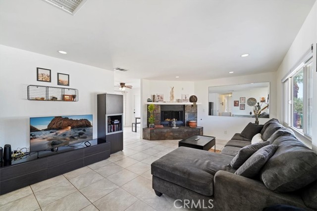 Detail Gallery Image 4 of 19 For 60390 Alta Mura Dr, Joshua Tree,  CA 92252 - 3 Beds | 2 Baths