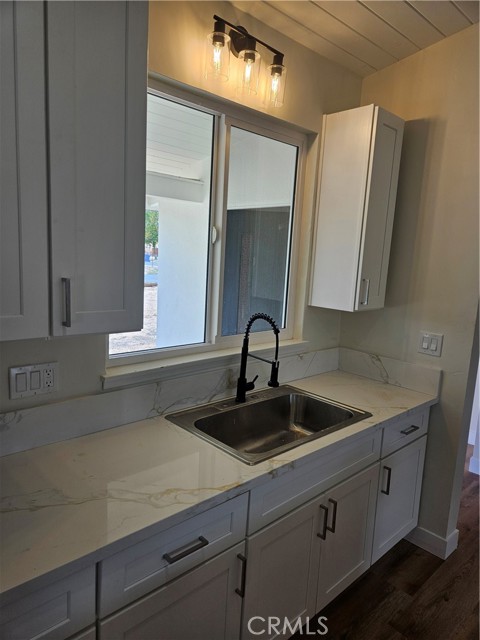 Detail Gallery Image 15 of 19 For 13100 Skiomah, Apple Valley,  CA 92308 - 3 Beds | 2 Baths