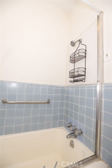 13006 Jefferson Avenue, Hawthorne CA: https://media.crmls.org/medias/9d2b2d1f-1c26-423c-9c10-cdb431ed1baa.jpg