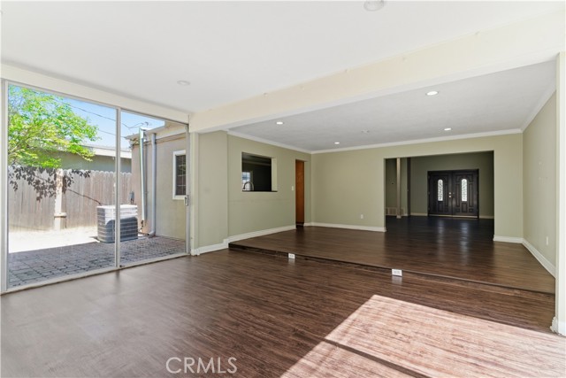 Detail Gallery Image 8 of 37 For 8757 Lurline Ave, Winnetka,  CA 91306 - 4 Beds | 2 Baths