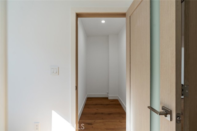 Detail Gallery Image 25 of 54 For 6015 Laurelgrove, North Hollywood,  CA 91606 - 5 Beds | 5 Baths