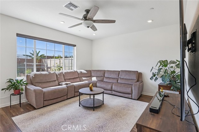 Detail Gallery Image 3 of 28 For 18811 Nanza St, Riverside,  CA 92508 - 4 Beds | 3 Baths