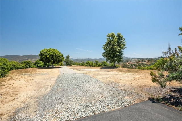 1917 Santa Margarita Drive, Fallbrook CA: https://media.crmls.org/medias/9d2c9aea-1c23-4b4d-8702-df545ed647a3.jpg