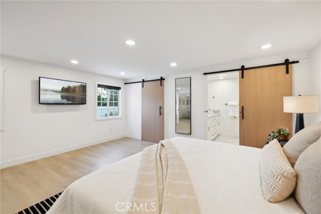 6105 Bellingham Avenue, North Hollywood CA: https://media.crmls.org/medias/9d2ca044-d371-481c-befc-c2999063a503.jpg