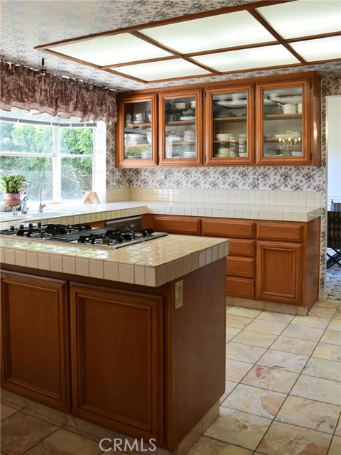 Detail Gallery Image 7 of 10 For 1046 W Westridge Ct, Upland,  CA 91786 - 4 Beds | 3 Baths