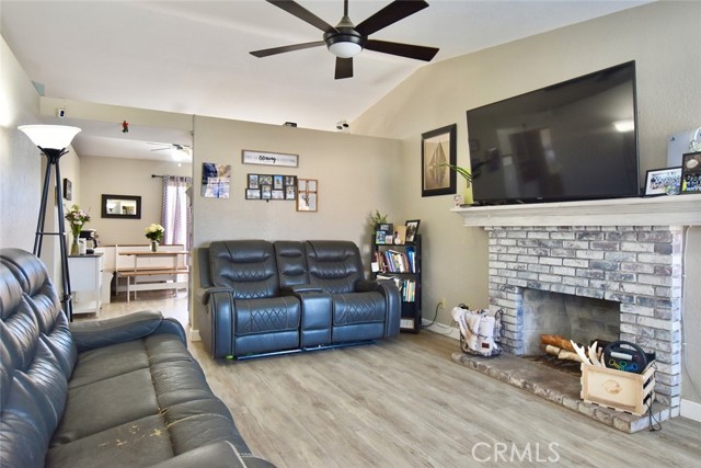 Detail Gallery Image 4 of 22 For 200 Oak Meadow Ln, Paso Robles,  CA 93446 - 2 Beds | 1 Baths