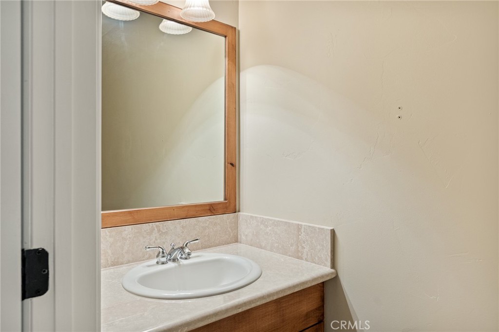 https://media.crmls.org/medias/9d2dd679-87f4-4af0-bb82-389cf4892d17.jpg?preset=X-Large