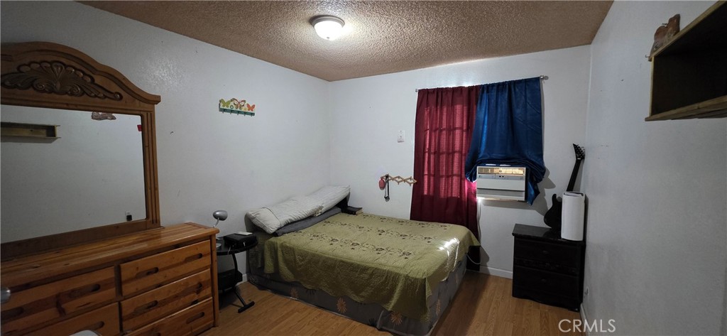 https://media.crmls.org/medias/9d2e0570-070d-4d63-a1e2-5354532bbf4f.jpg?preset=X-Large