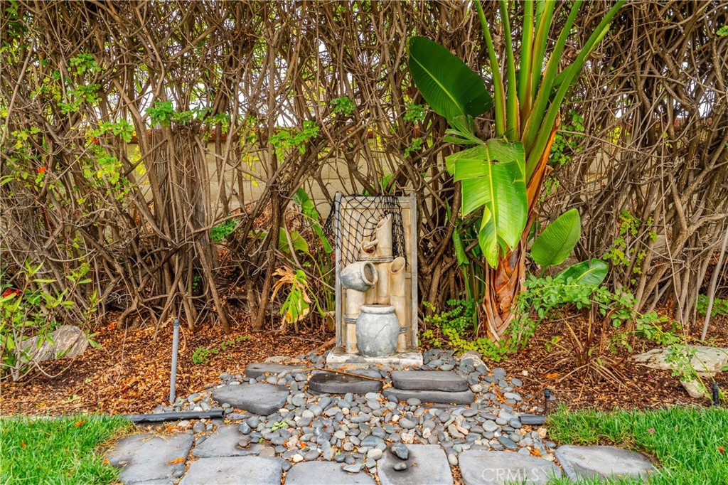https://media.crmls.org/medias/9d2e7949-da52-44be-b868-48c1edccf573.jpg?preset=X-Large