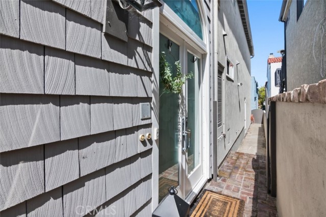 411 Goldenrod, Corona del Mar CA: https://media.crmls.org/medias/9d2ea988-faf4-42cc-8e29-024980abcbc2.jpg