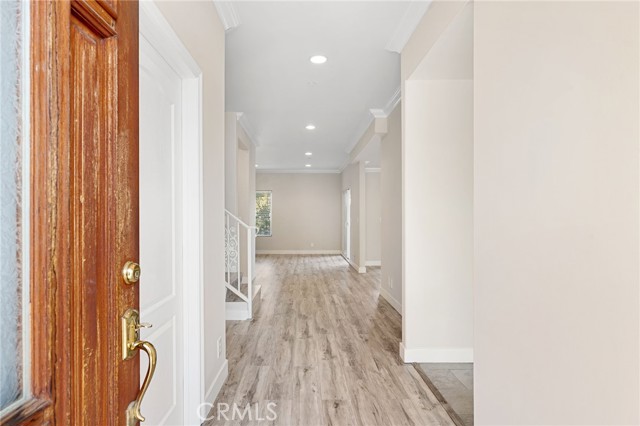 Detail Gallery Image 3 of 22 For 2524 Montrose Ave #103,  Montrose,  CA 91020 - 5 Beds | 3/1 Baths