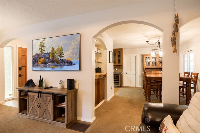 Detail Gallery Image 13 of 34 For 151 N Finch Dr, Big Bear Lake,  CA 92315 - 4 Beds | 2 Baths