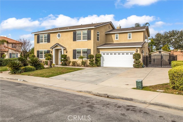 Detail Gallery Image 4 of 58 For 13569 Meadowlands Ct, Moreno Valley,  CA 92555 - 5 Beds | 2/1 Baths