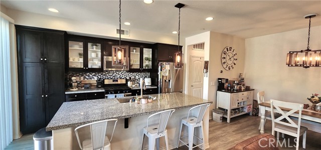 22013 Barrington Way, Saugus CA: https://media.crmls.org/medias/9d303255-0fc3-43d2-afb5-6797de3cb2c7.jpg