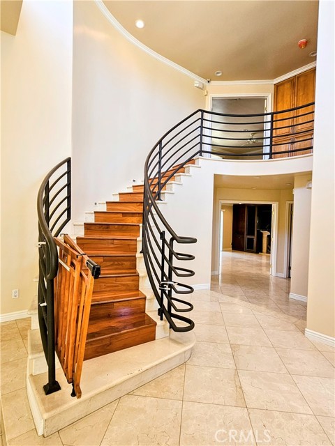 Detail Gallery Image 2 of 30 For 18521 Calle Vista Cir, Porter Ranch,  CA 91326 - 5 Beds | 4 Baths