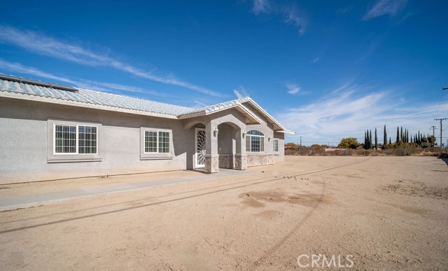 Detail Gallery Image 4 of 37 For 15402 Pamela Ln, Victorville,  CA 92394 - 4 Beds | 3 Baths