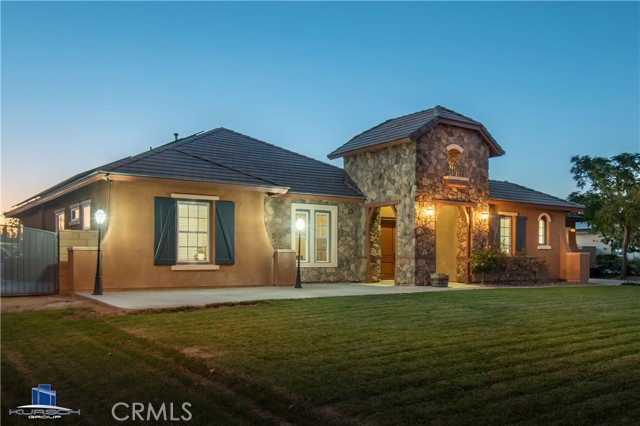 Detail Gallery Image 3 of 38 For 12948 Hyperion Ln, Apple Valley,  CA 92308 - 5 Beds | 3/1 Baths