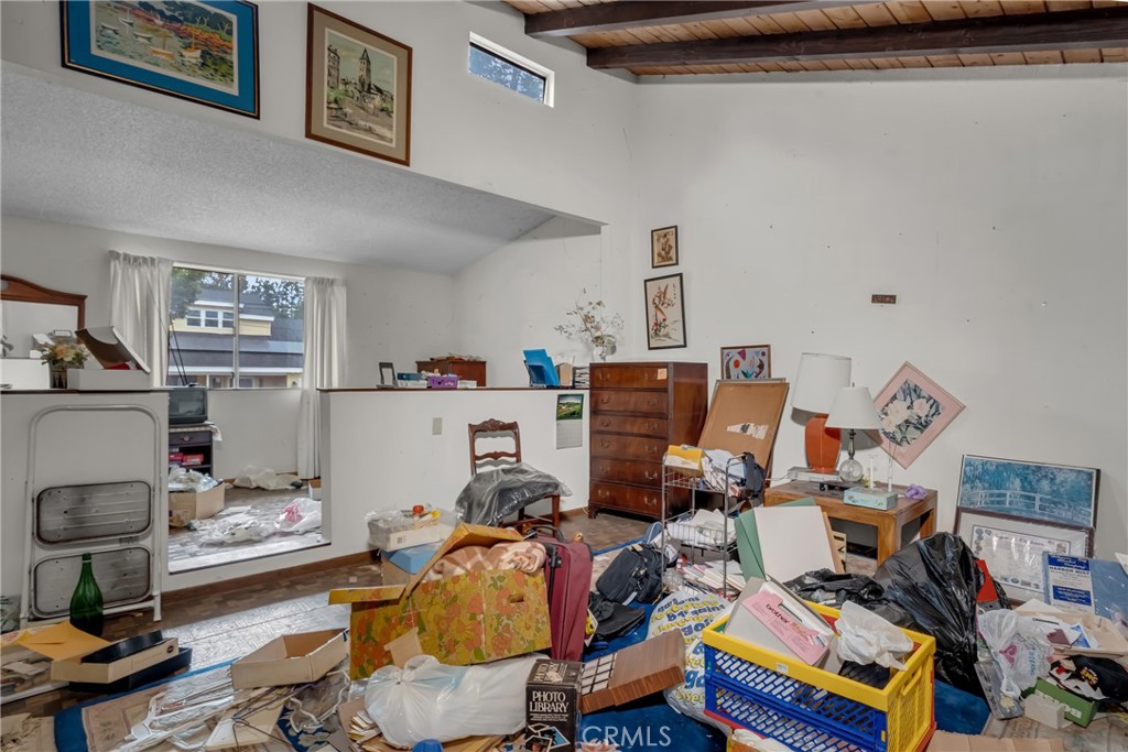https://media.crmls.org/medias/9d32b5c9-860a-4de9-8e0f-7342dd18532d.jpg?preset=X-Large