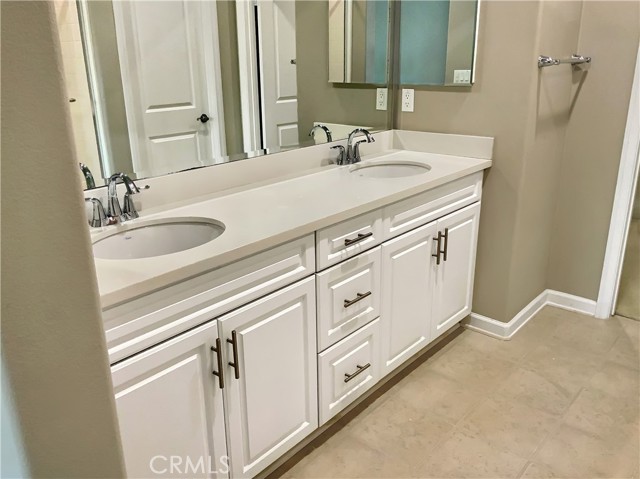 Detail Gallery Image 5 of 27 For 2928 E via Fiano, Ontario,  CA 91764 - 3 Beds | 2/1 Baths