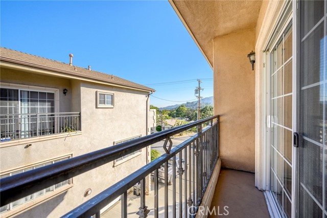 Detail Gallery Image 15 of 30 For 6831 Valmont St #1,  Tujunga,  CA 91042 - 3 Beds | 2/1 Baths