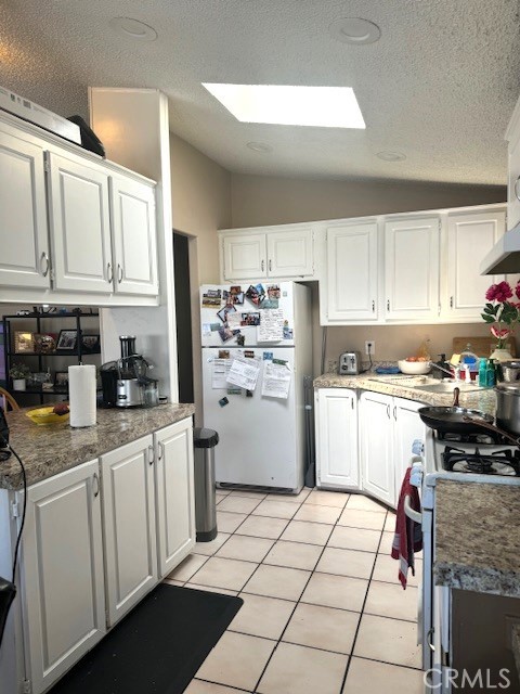 Detail Gallery Image 2 of 10 For 4901 Green River Rd #41,  Corona,  CA 92880 - 3 Beds | 2 Baths