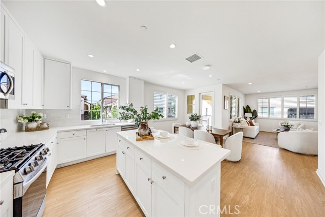 Detail Gallery Image 4 of 44 For 716 Spring Garden, Irvine,  CA 92618 - 3 Beds | 2/1 Baths