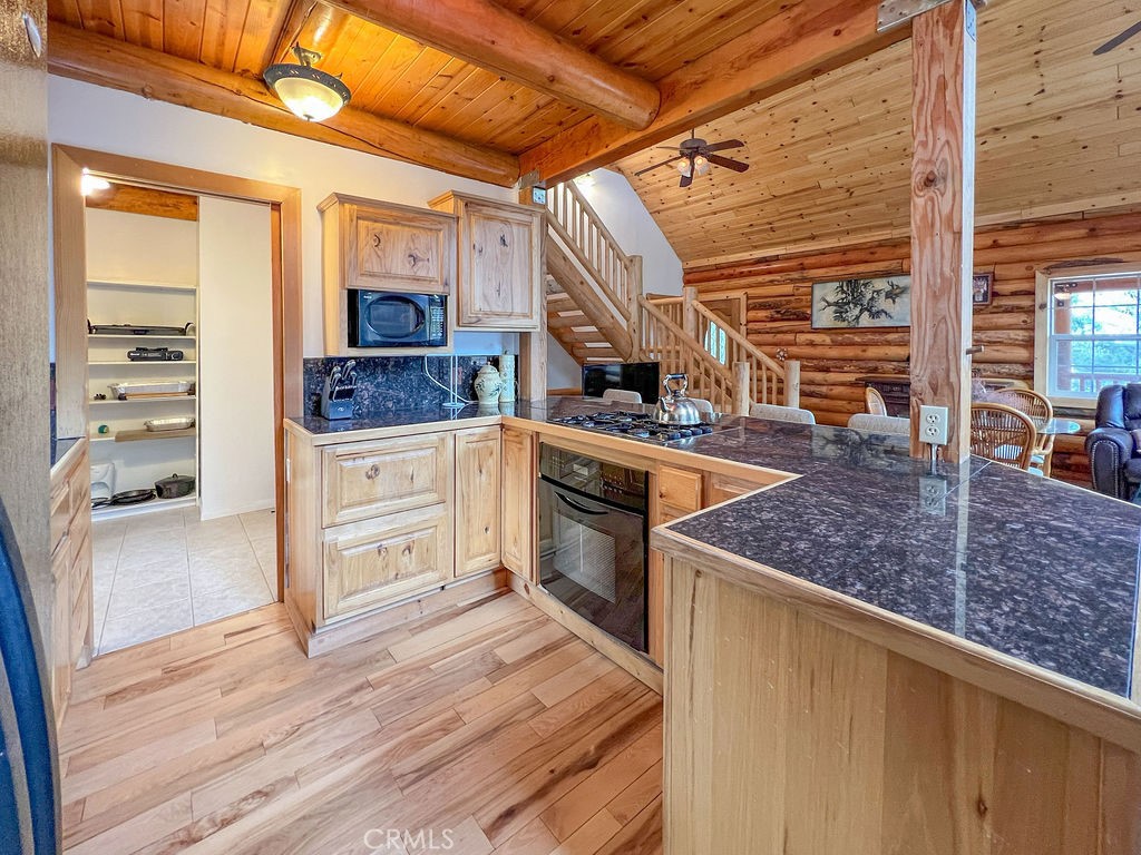 https://media.crmls.org/medias/9d3927d7-e967-48a0-bc1c-69712de92448.jpg?preset=X-Large
