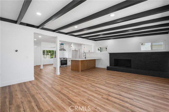 424 E Victoria Street, Rialto CA: https://media.crmls.org/medias/9d396100-6d7c-47ff-913e-6c2b40ec9565.jpg