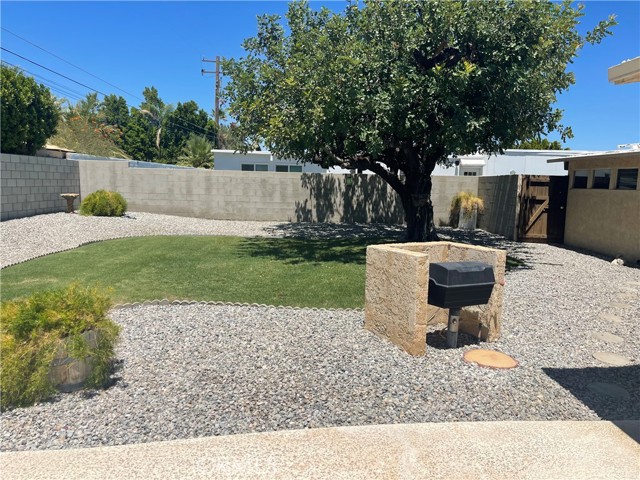 2605 N Kitty Hawk Drive, Palm Springs CA: https://media.crmls.org/medias/9d3a8101-f373-41ac-8638-f16796e7e500.jpg