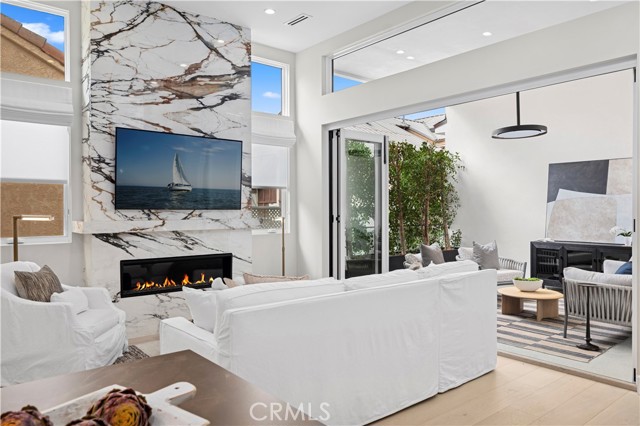 Detail Gallery Image 7 of 26 For 508 1/2 Acacia, Corona Del Mar,  CA 92625 - 2 Beds | 2/1 Baths