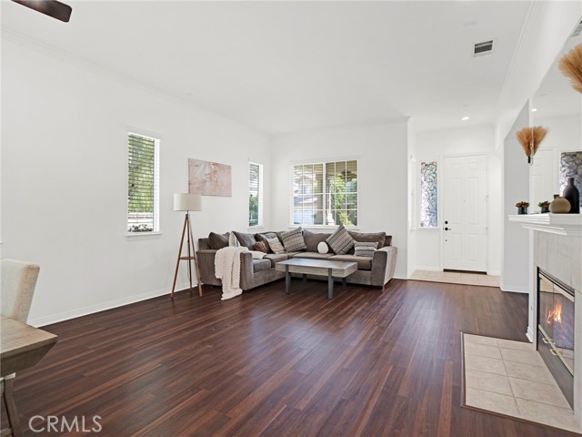 Detail Gallery Image 8 of 42 For 21103 Cross Creek Dr, Saugus,  CA 91350 - 3 Beds | 3 Baths