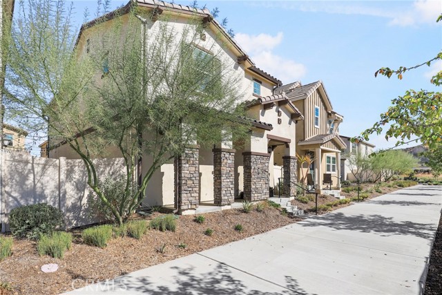 Detail Gallery Image 1 of 31 For 27605 Sawtooth Ln, Canyon Country,  CA 91387 - 3 Beds | 2/1 Baths