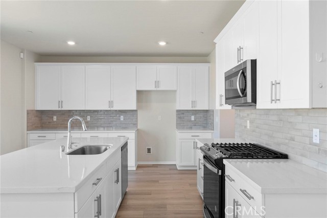19409 Brush Creek Way, Lake Elsinore CA: https://media.crmls.org/medias/9d3c2018-1b66-41b5-9212-c4eb7a3f3a5e.jpg