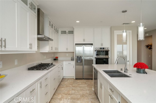 Detail Gallery Image 9 of 46 For 28511 Sparrow Way, Saugus,  CA 91350 - 5 Beds | 5 Baths