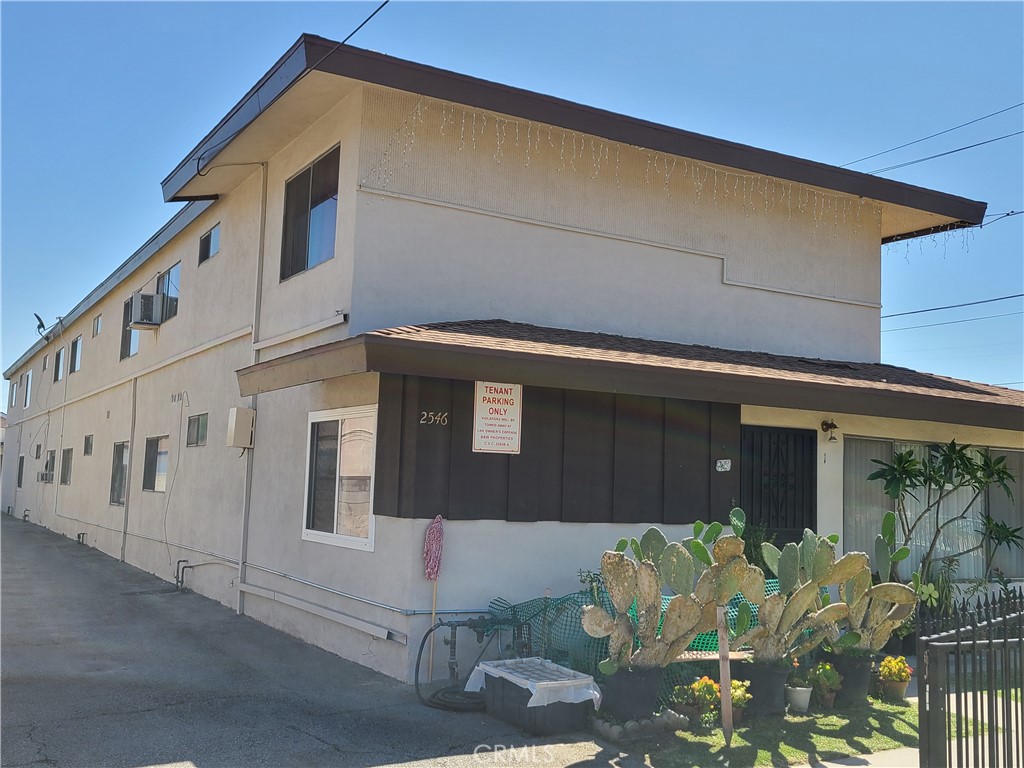 Apartment at 2546 Potrero Avenue