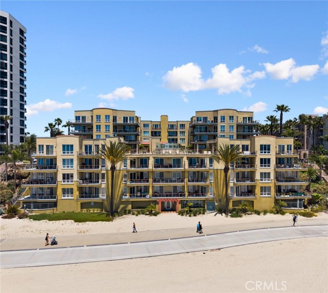 1400 E Ocean Boulevard, Long Beach CA: https://media.crmls.org/medias/9d3f469b-36b1-4af5-b395-56d78f5d0cd6.jpg