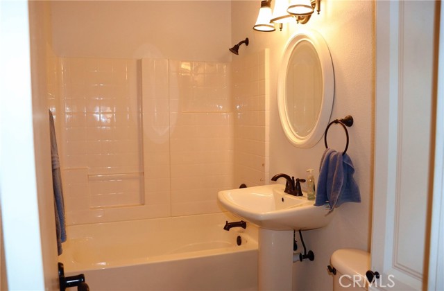 Detail Gallery Image 7 of 18 For 9632 Juniper St, Apple Valley,  CA 92308 - 5 Beds | 3 Baths