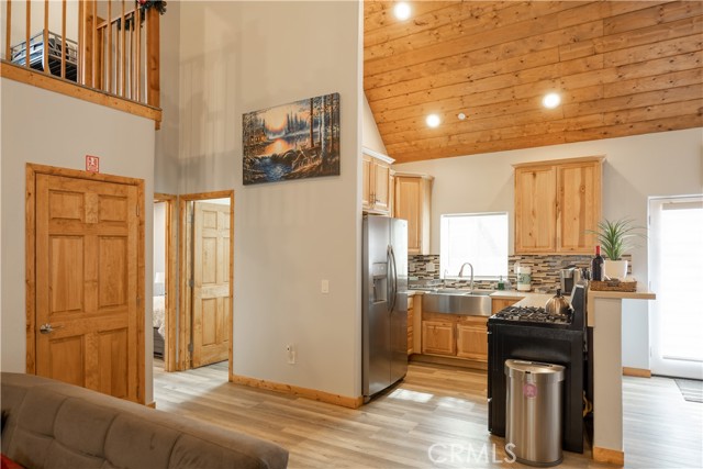 Detail Gallery Image 5 of 25 For 433 Imperial Ave, Sugarloaf,  CA 92386 - 3 Beds | 2 Baths