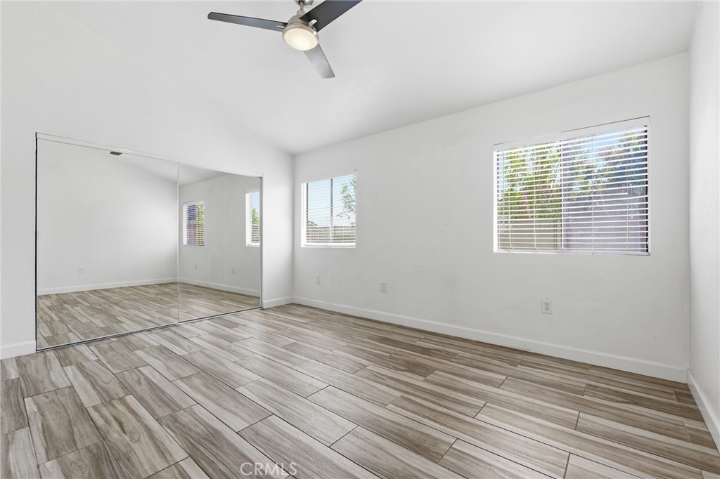 https://media.crmls.org/medias/9d3fe1b8-7aac-49dd-98ca-99413028bce7.jpg?preset=X-Large