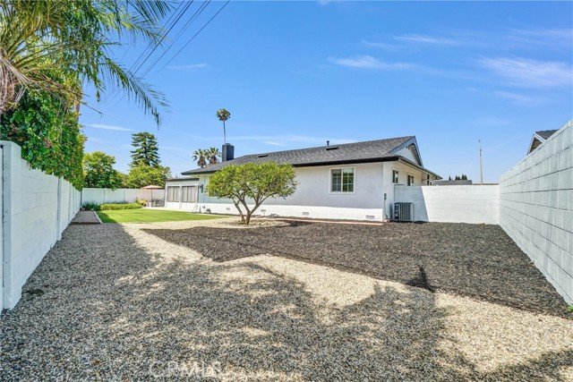 1947 N Sacramento Street, Orange CA: https://media.crmls.org/medias/9d3ffdc6-497c-42ec-9421-12cf9f192761.jpg