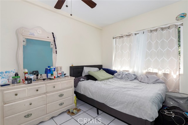 7545 White Oak Avenue, Reseda CA: https://media.crmls.org/medias/9d4010da-a31e-4954-a347-625d1dabd9b7.jpg