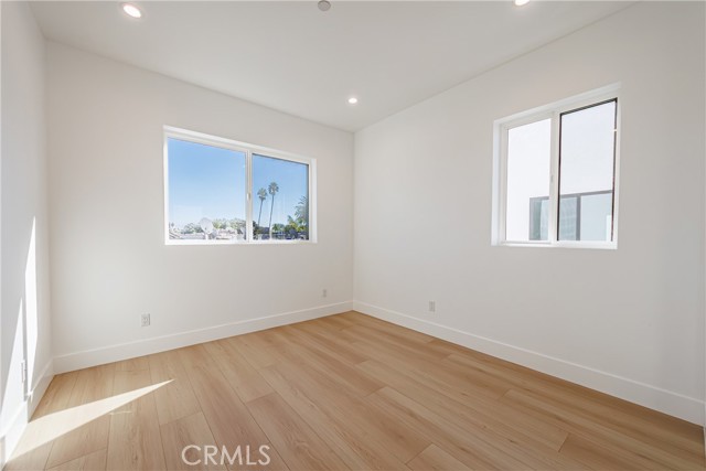 Detail Gallery Image 20 of 26 For 5209 W 20th St #2,  Los Angeles,  CA 90016 - 3 Beds | 3/1 Baths