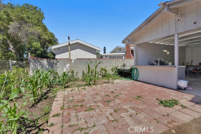 15330 Hart Street, Van Nuys CA: https://media.crmls.org/medias/9d413fca-1bc1-4483-979b-7a0d45222d4b.jpg