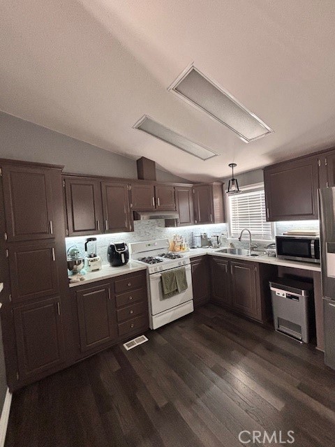 Detail Gallery Image 13 of 25 For 7560 Woodman #75,  Van Nuys,  CA 91405 - 2 Beds | 1 Baths