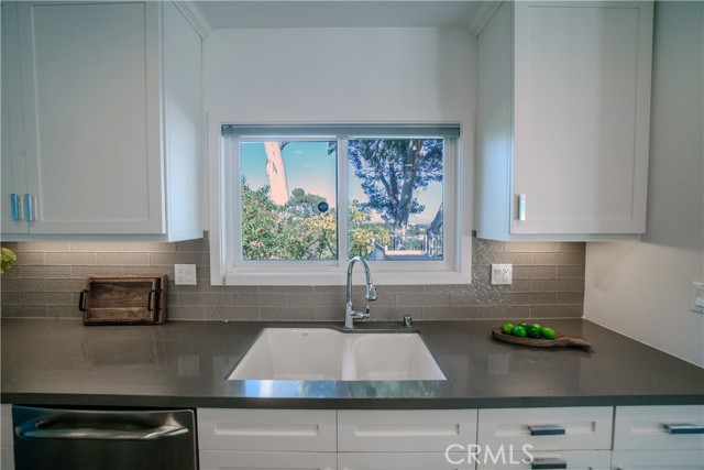 Detail Gallery Image 6 of 33 For 753 Claymont Dr, Los Angeles,  CA 90049 - 3 Beds | 3 Baths