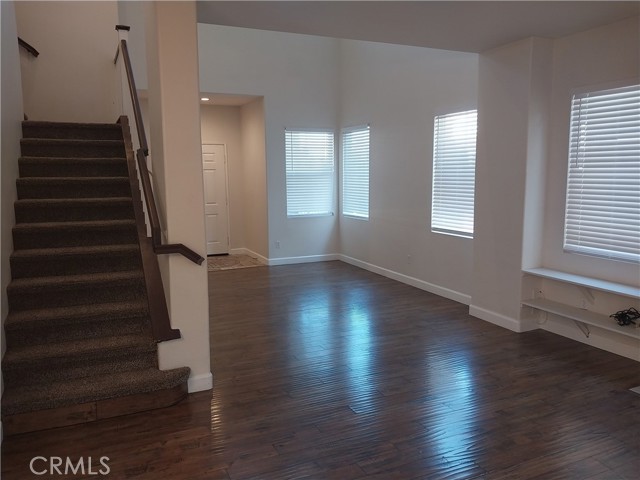 Detail Gallery Image 6 of 18 For 935 Redtail Dr, Corona,  CA 92879 - 4 Beds | 2/1 Baths