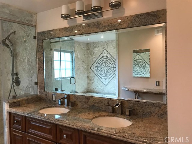 23439 Clarendon Street, Woodland Hills CA: https://media.crmls.org/medias/9d430e64-f058-49ec-8da0-dd95379af732.jpg