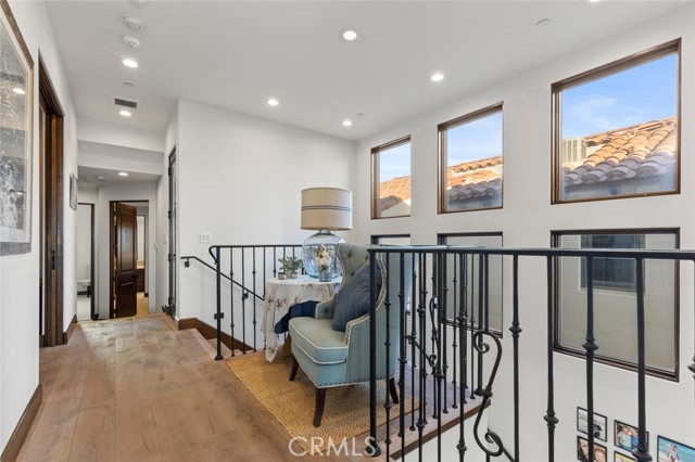 310 E Oceanfront, Newport Beach CA: https://media.crmls.org/medias/9d431dc6-49e8-4f92-b0d0-0ac57d77e4dd.jpg