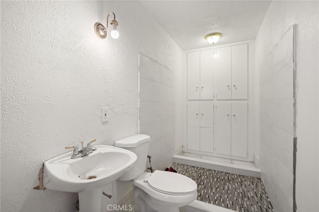 https://media.crmls.org/medias/9d44a0a7-6586-4313-aa7d-763901330af7.jpg?preset=X-Large